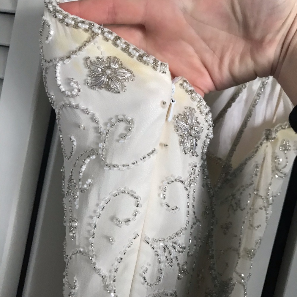 Fleur de Lis Vintage Wedding Dress - Picture 8 of 9